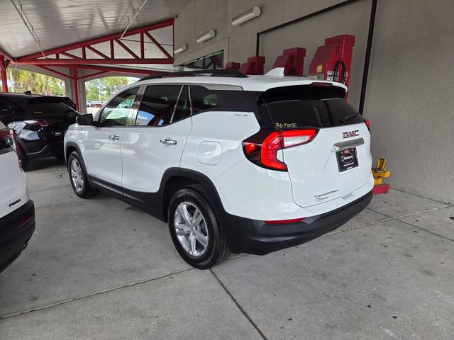 Used 2024 GMC Terrain SLE w/ Driver Convenience Package FWD image 9