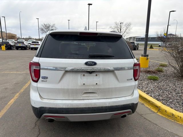 Used 2017 Ford Explorer XLT w/ Equipment Group 202A AWD/4WD image 10