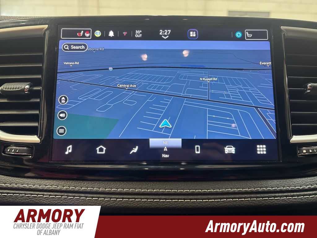 Used 2023 Chrysler Pacifica Touring-L w/ Uconnect Theater Family Group image 17