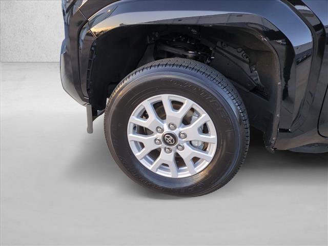Certified 2025 Toyota Tacoma SR5 AWD/4WD image 22