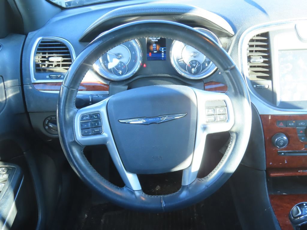 Used 2014 Chrysler 300 image 6