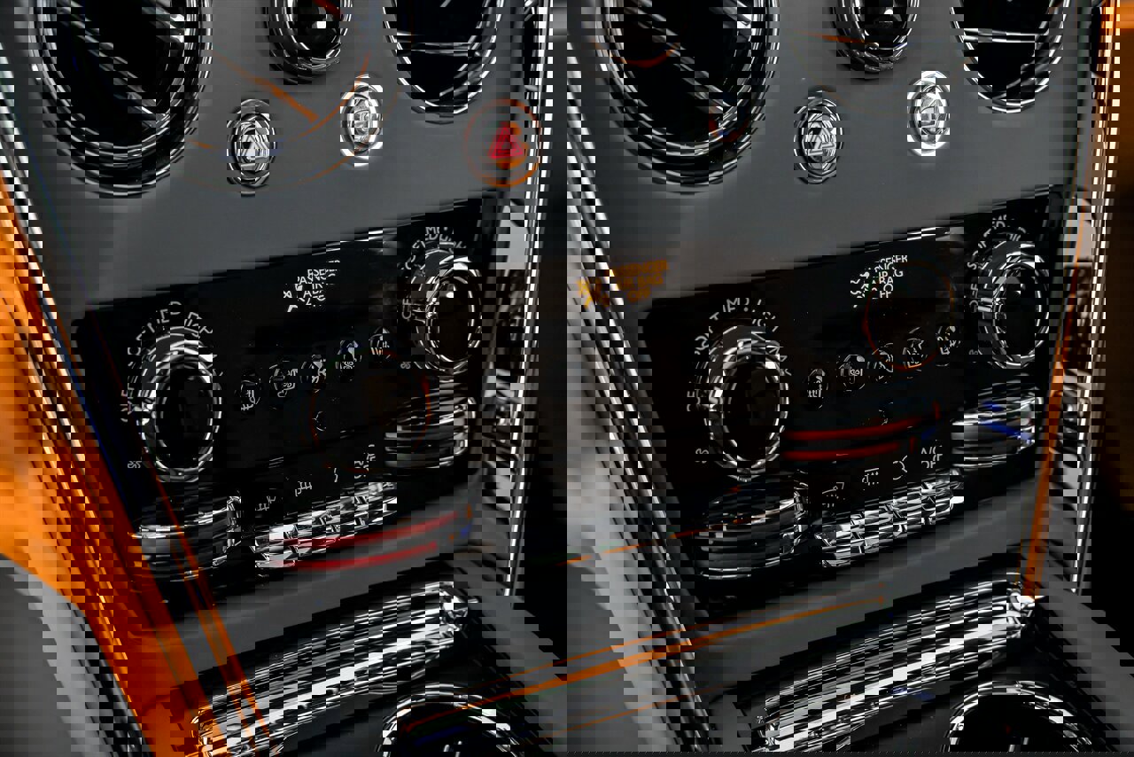 Used 2025 Rolls-Royce Cullinan image 40