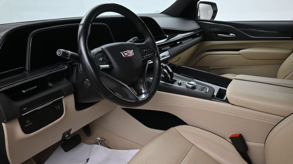 Used 2023 Cadillac Escalade Premium Luxury RWD image 7
