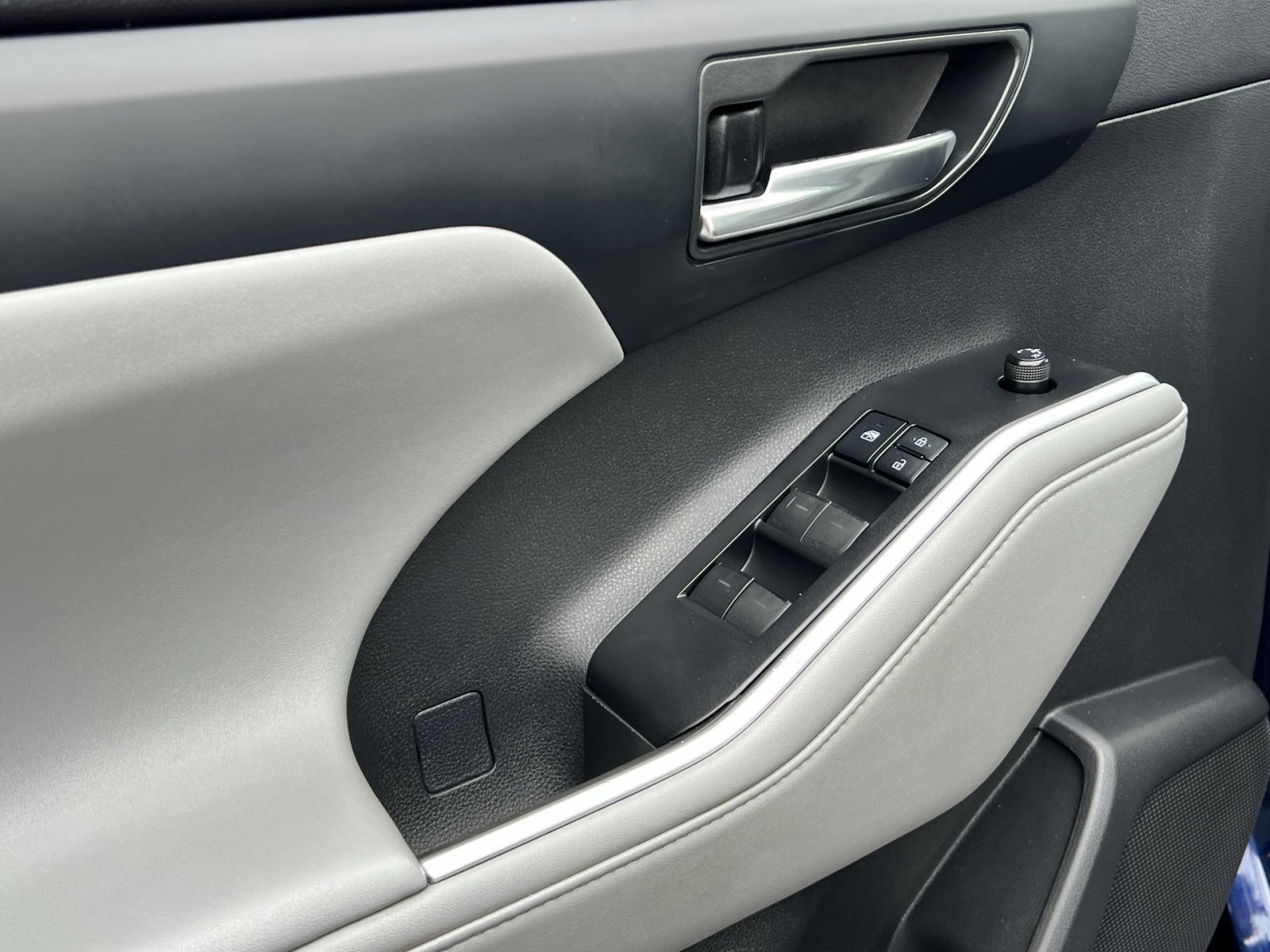 Used 2021 Toyota Highlander XLE image 15