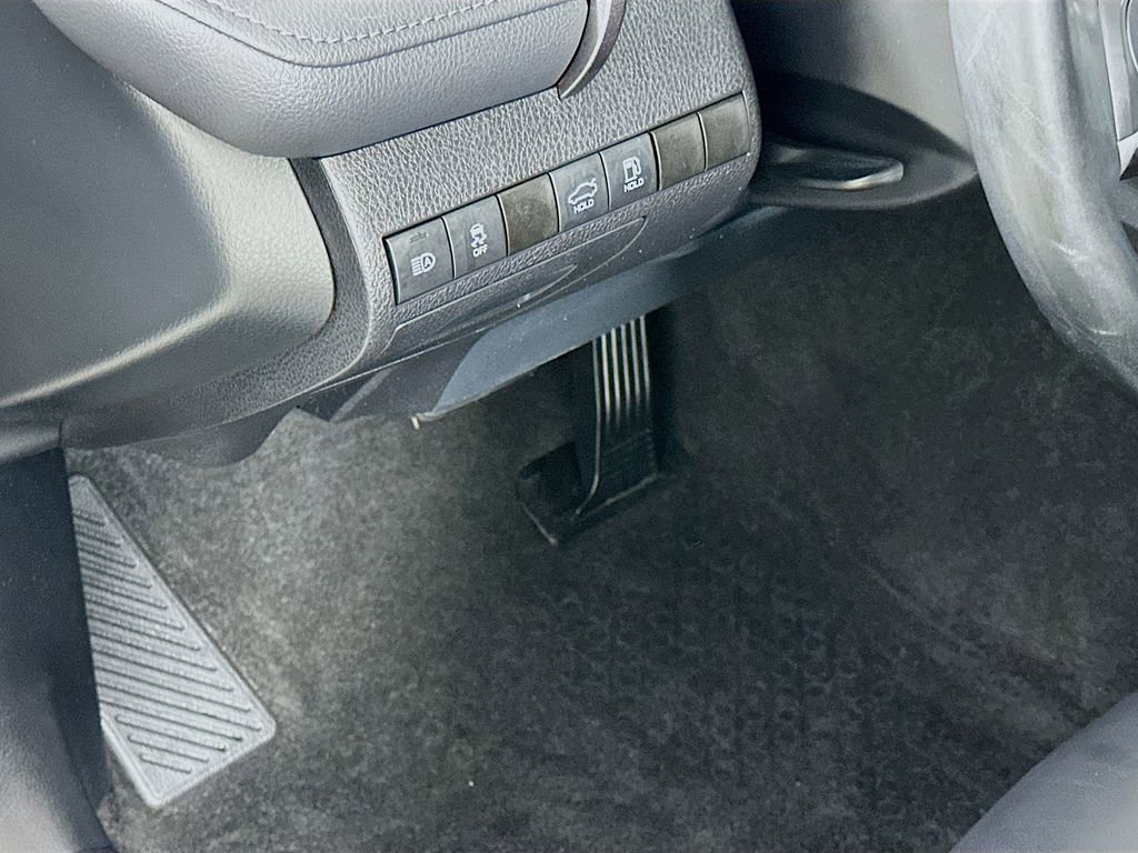 Used 2021 Toyota Camry XLE FWD image 10