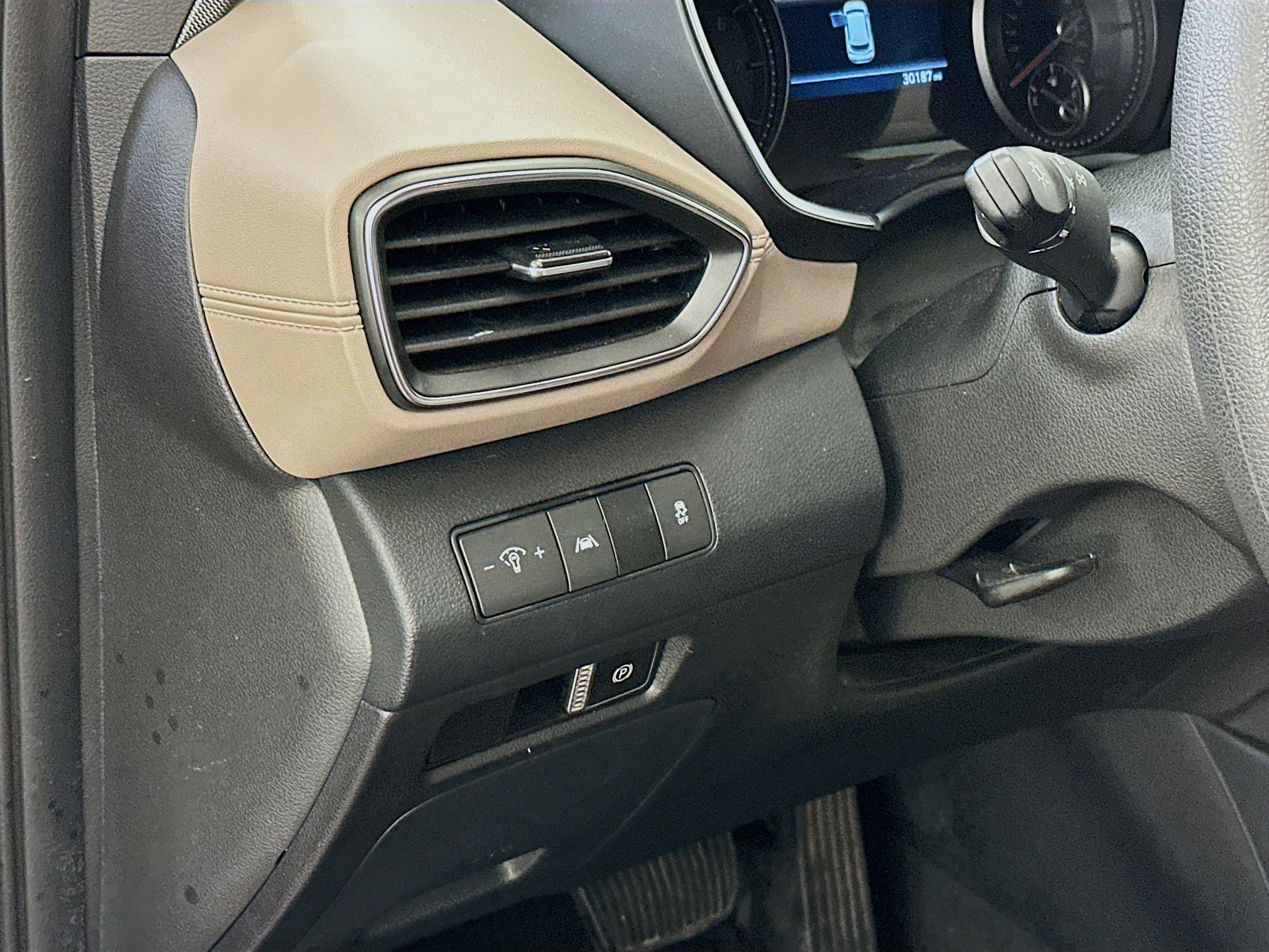 Used 2023 Hyundai Santa Fe SE w/ Cargo Package image 17