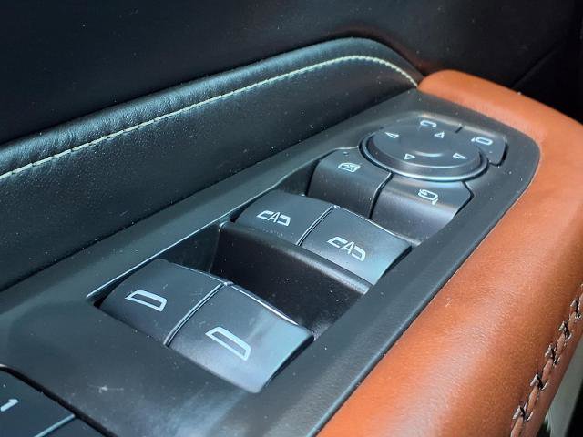 Used 2024 GMC Yukon Denali Ultimate AWD/4WD image 17