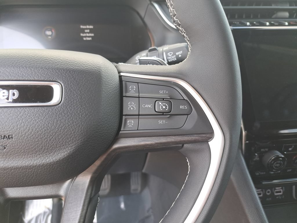 Certified 2023 Jeep Grand Cherokee Limited w/ Luxury Tech Group II AWD/4WD image 19