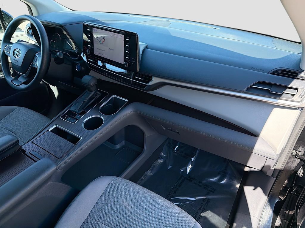 Used 2021 Toyota Sienna LE image 13