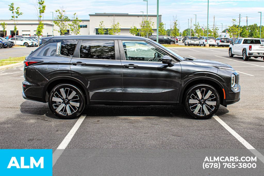 Used 2025 Mitsubishi Outlander SE FWD image 9