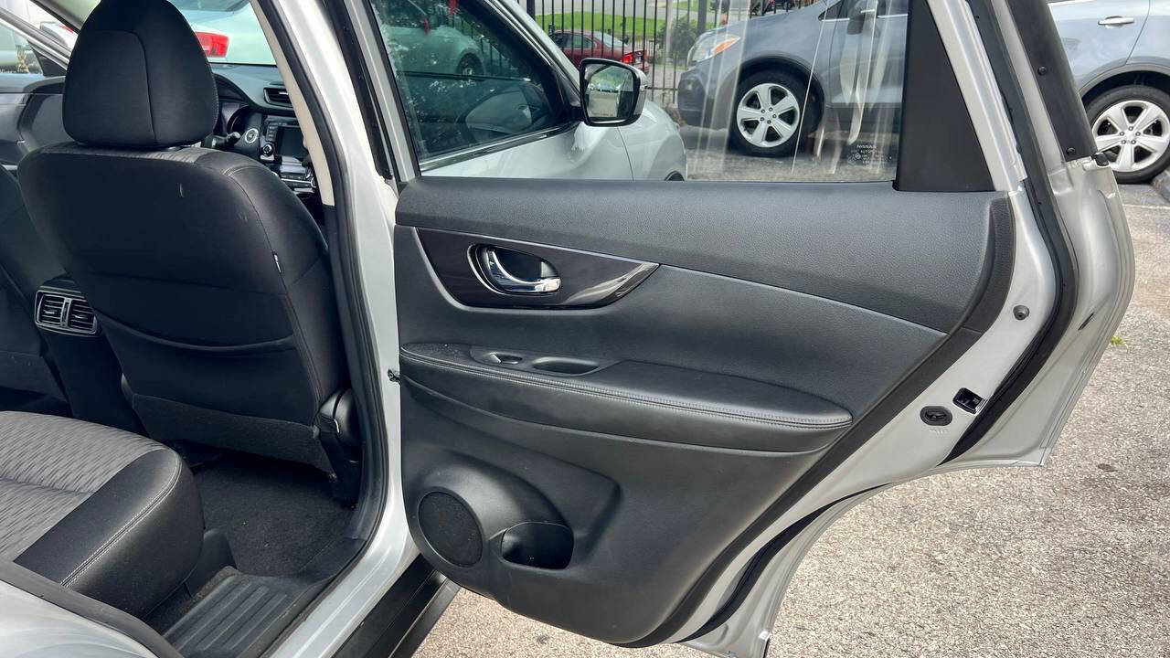 Used 2019 Nissan Rogue SV w/ Sun & Sound Touring Package image 17