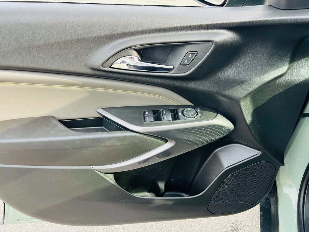 Used 2024 Chevrolet Trax ACTIV w/ Sunroof Package image 9