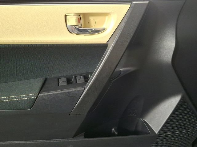Used 2018 Toyota Corolla LE FWD image 14
