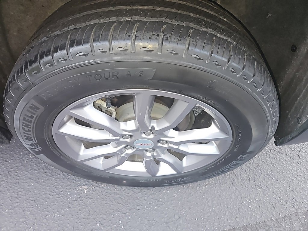 Used 2024 GMC Terrain SLT image 12