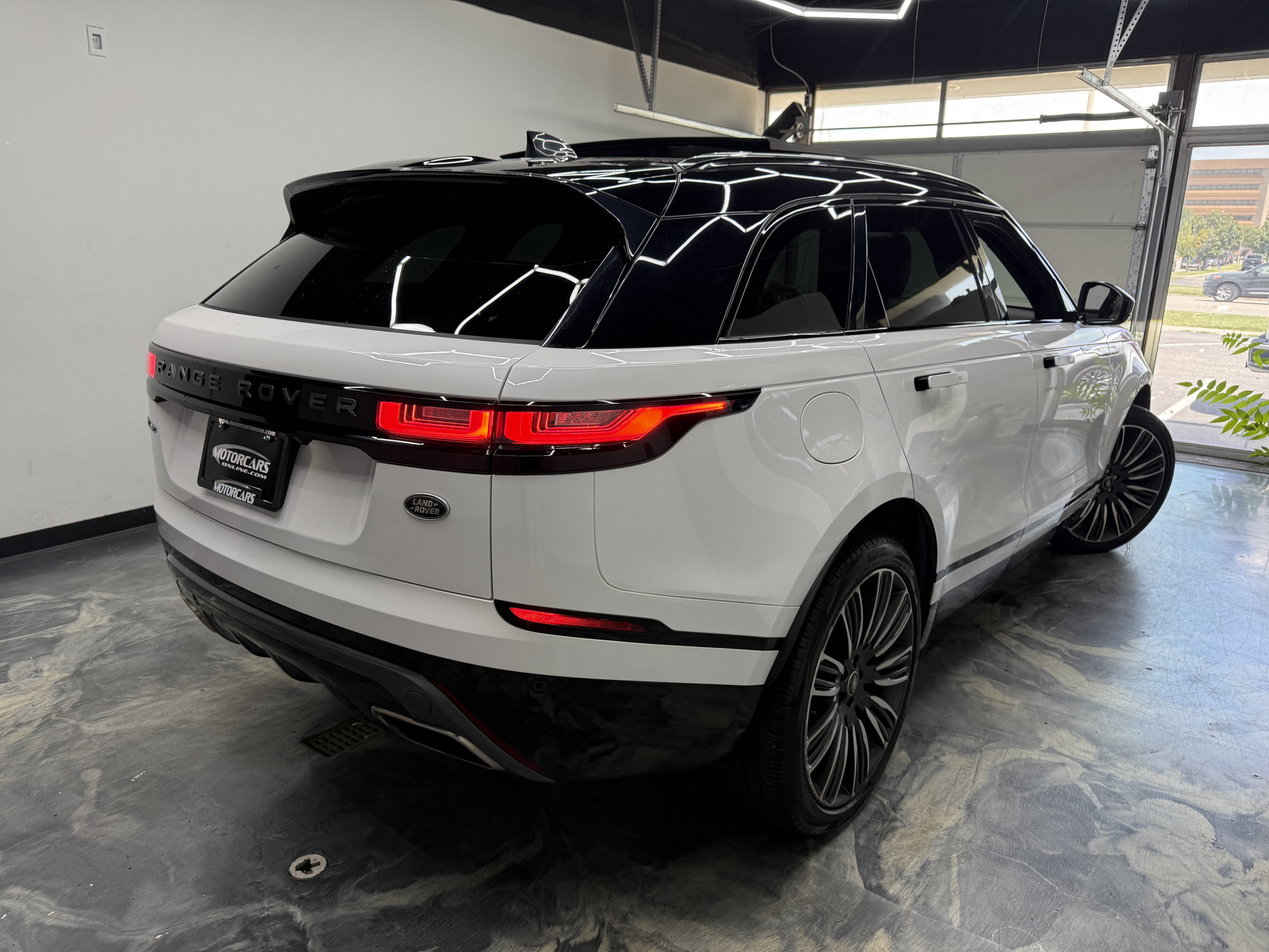 Used 2022 Land Rover Range Rover Velar R-Dynamic S AWD/4WD image 5