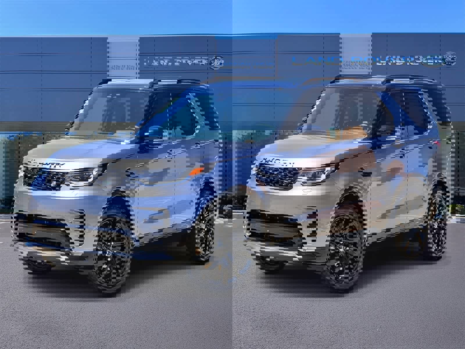 New 2025 Land Rover Discovery Dynamic SE image 1