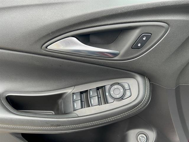 Used 2023 Buick Encore GX Select w/ Sport Touring Package FWD image 8