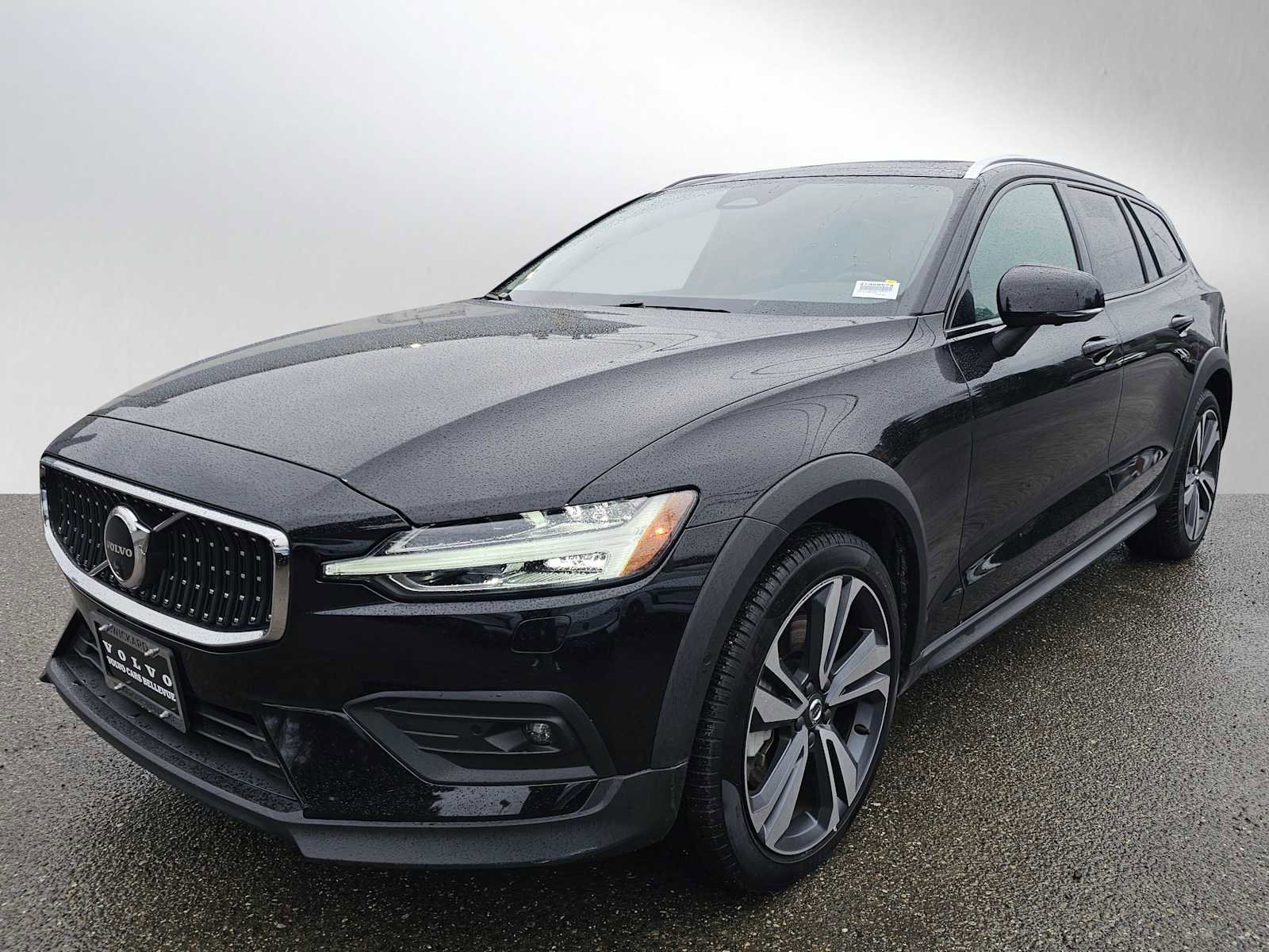 Certified 2025 Volvo V60 B5 Cross Country Plus AWD/4WD image 8
