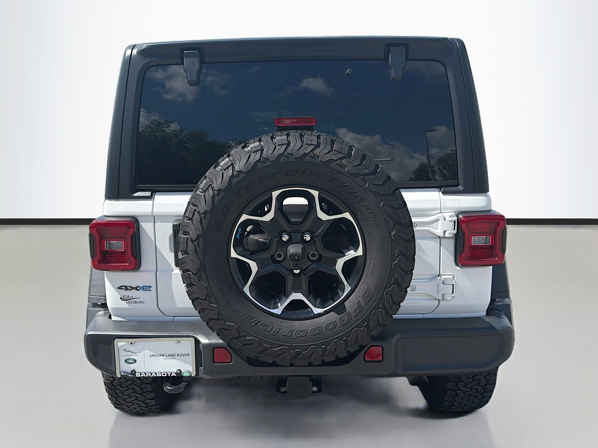 Used 2022 Jeep Wrangler Unlimited Rubicon 4xe w/ Cold Weather Group image 4