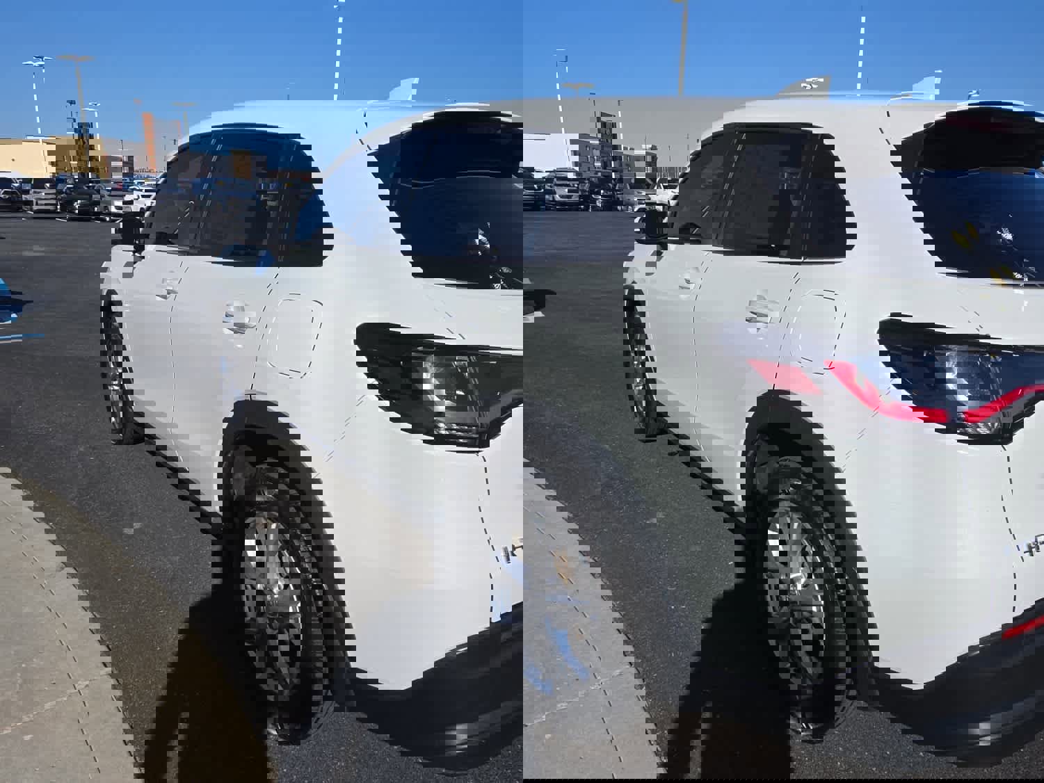 Used 2023 Honda HR-V LX image 8