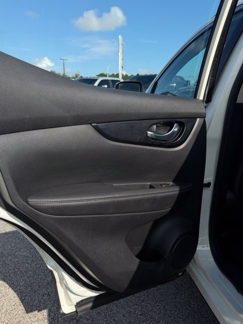 Used 2017 Nissan Rogue Sport SV FWD image 12