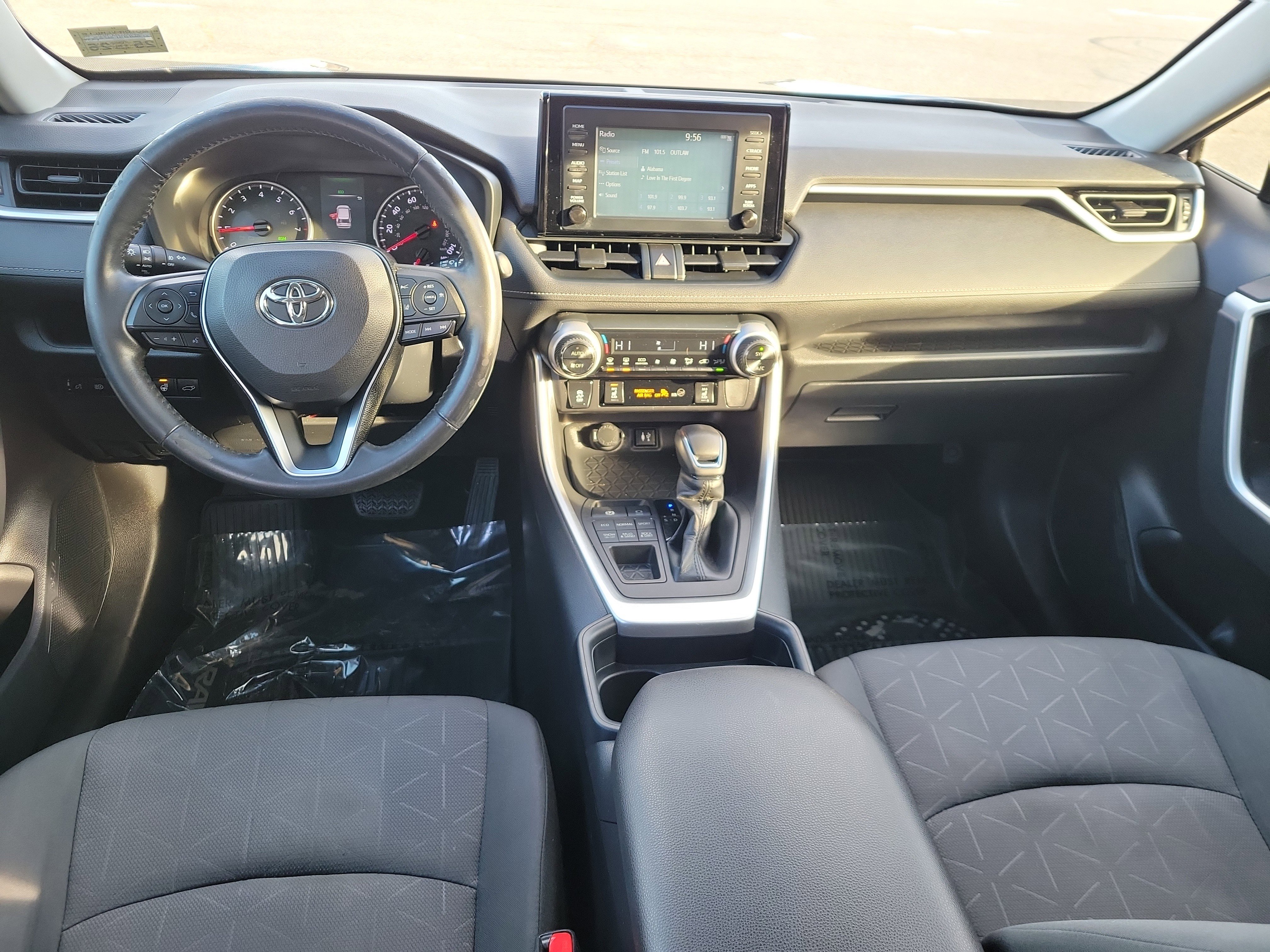 Used 2019 Toyota RAV4 XLE image 18