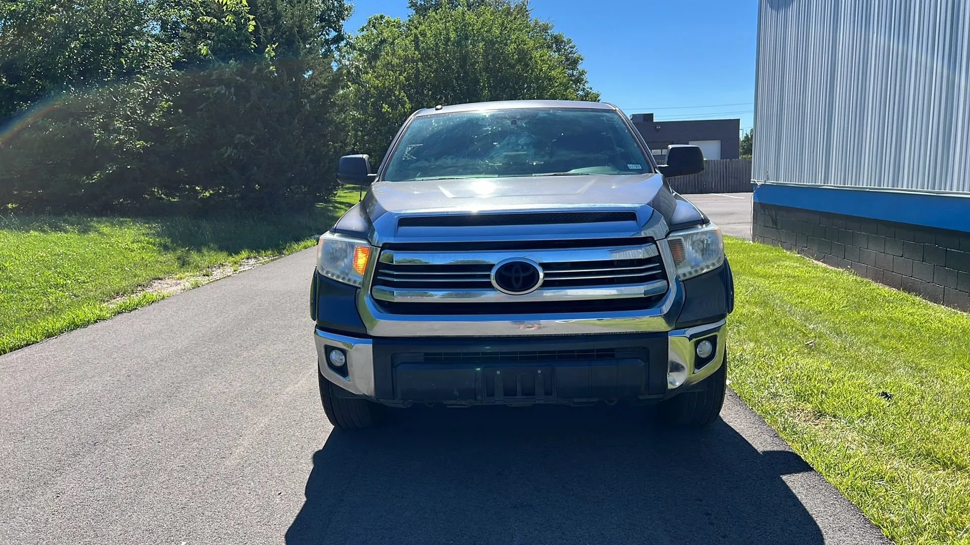 Used 2016 Toyota Tundra SR5 w/ SR5 Upgrade Package RWD image 2