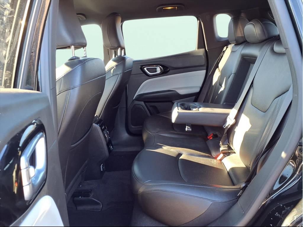 Used 2024 Jeep Compass Limited image 14