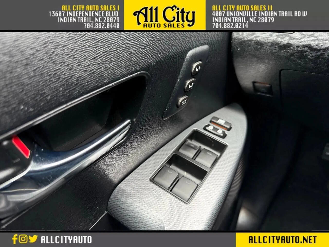 Used 2013 Toyota Venza XLE image 28