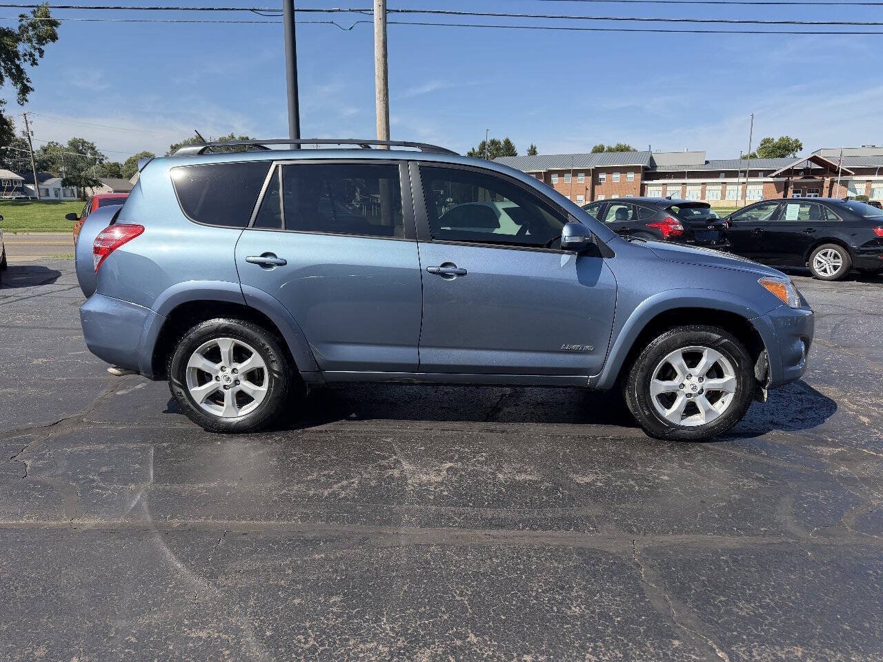 Used 2011 Toyota RAV4 Limited w/ Limited Extra Value Pkg AWD/4WD image 6