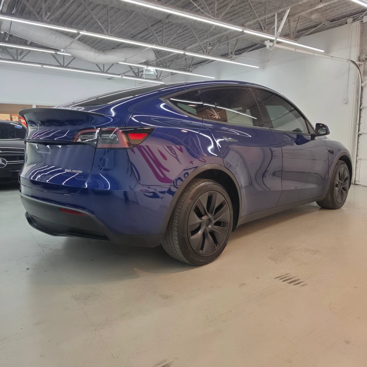 Used 2024 Tesla Model Y Long Range AWD/4WD image 6