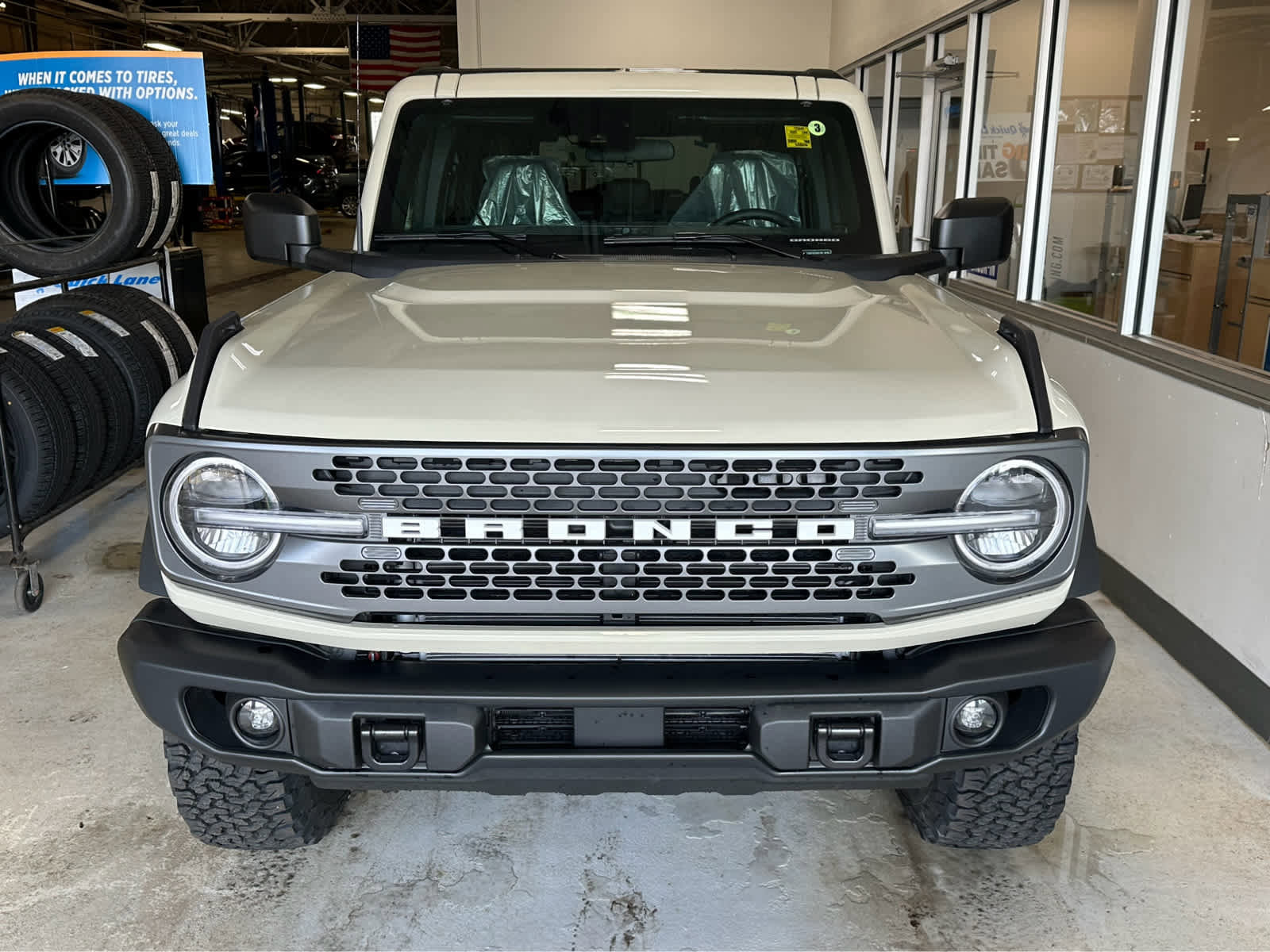 New 2025 Ford Bronco Badlands image 3
