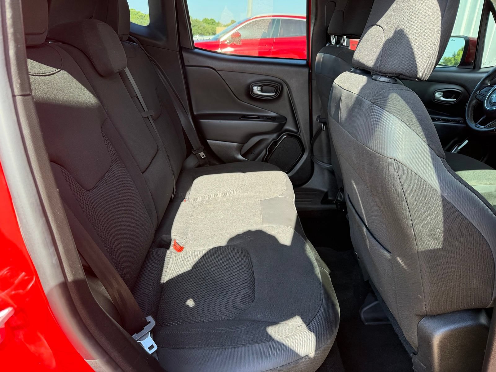 Used 2018 Jeep Renegade Altitude w/ Popular Equipment Group FWD image 25