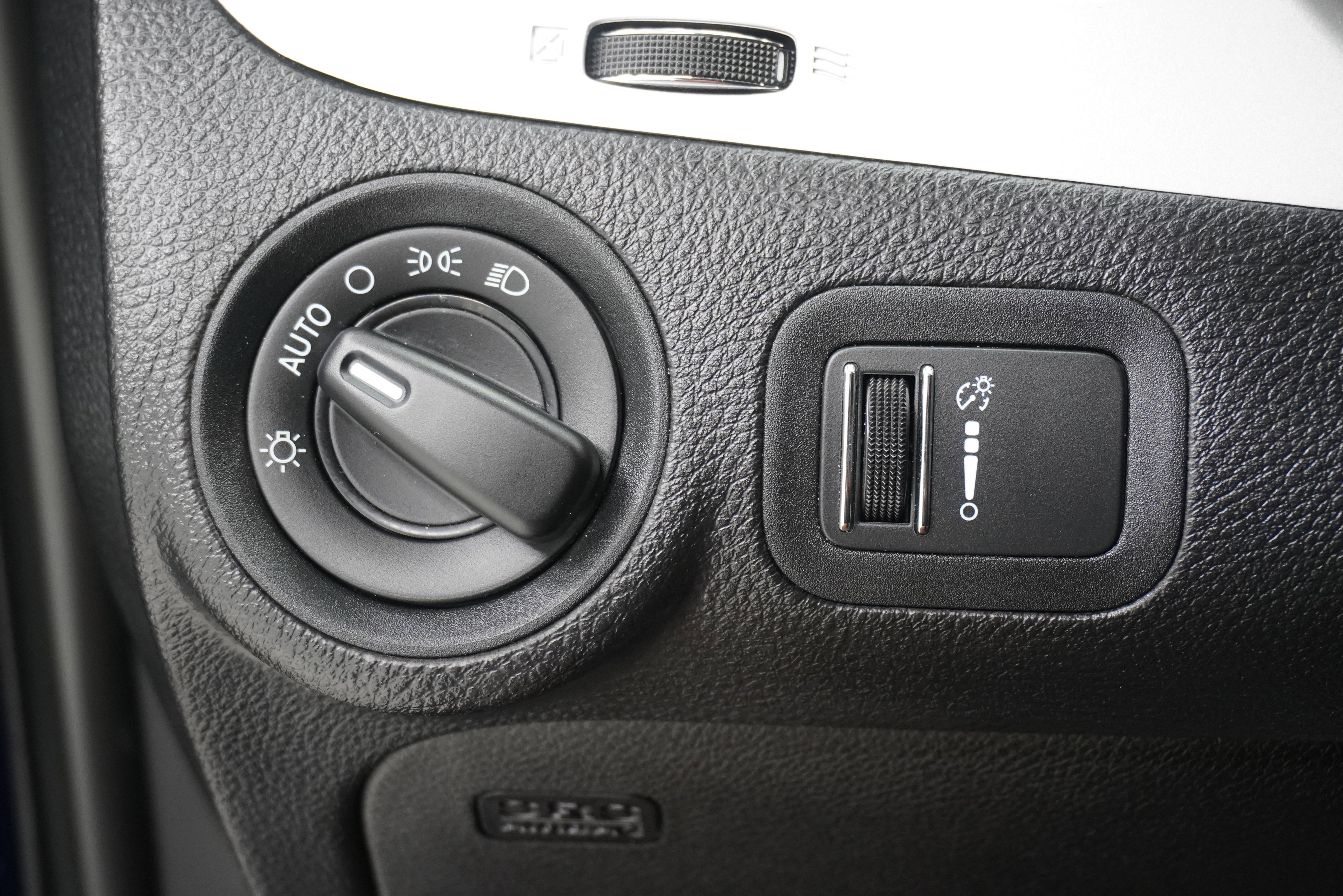 Used 2020 Dodge Journey SE FWD image 20