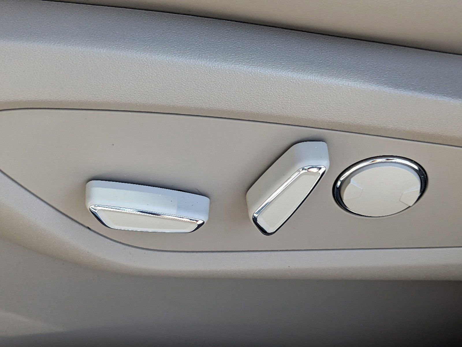 Certified 2023 Lincoln Nautilus Reserve w/ Equipment Group 201A image 19