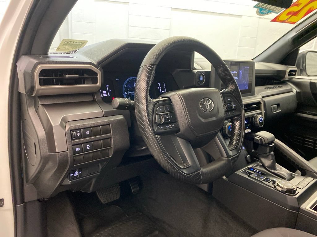 Used 2025 Toyota Tacoma SR5 AWD/4WD image 18