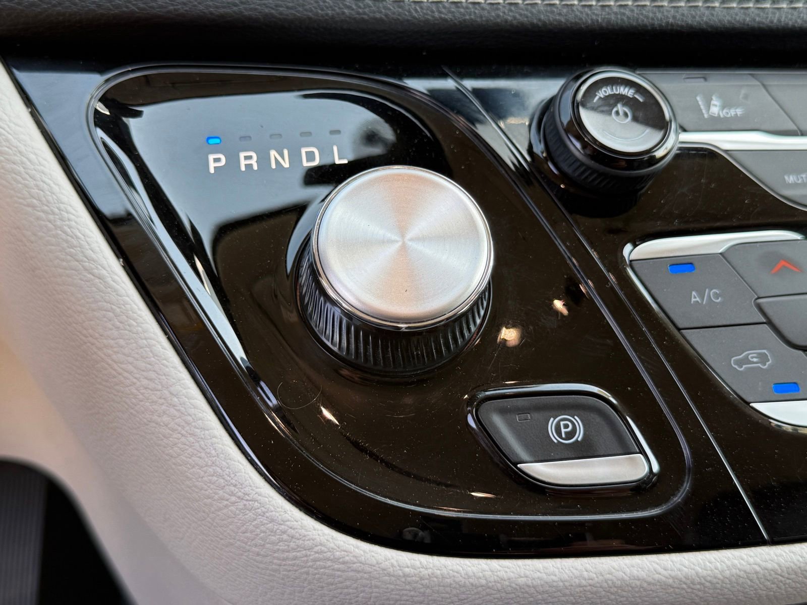 Used 2023 Chrysler Pacifica Touring-L image 34