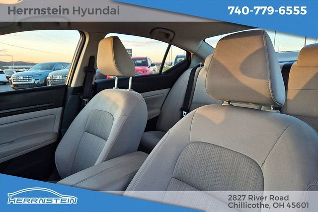 Used 2024 Nissan Altima 2.5 SV image 23