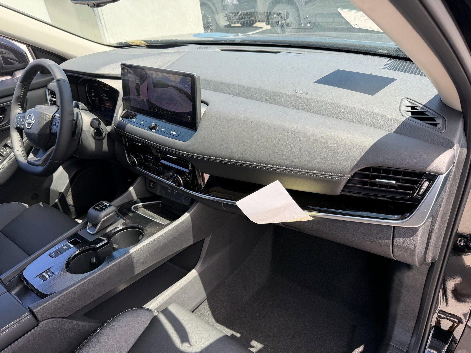 New 2025 Nissan Rogue SL w/ Tech Package FWD image 8