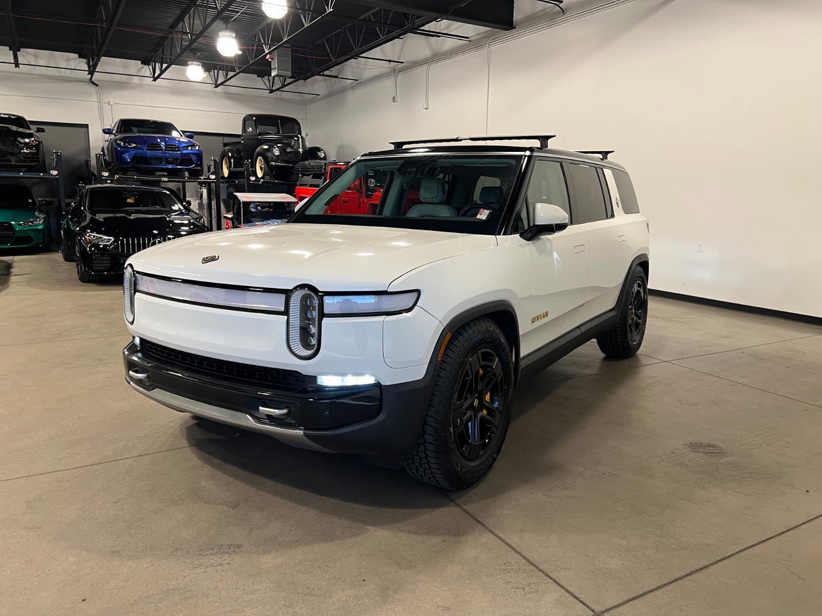 Used 2024 Rivian R1S Adventure AWD/4WD image 7