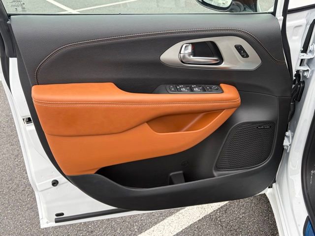 New 2026 Chrysler Pacifica Pinnacle AWD/4WD image 12