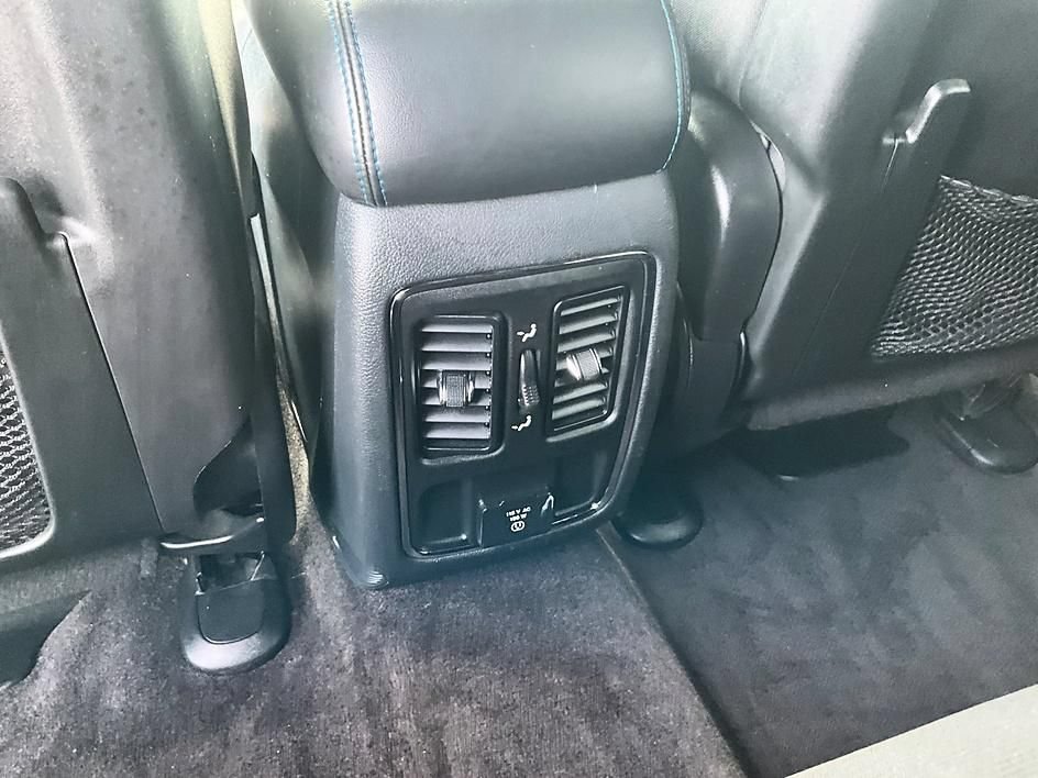 Used 2018 Jeep Grand Cherokee Laredo AWD/4WD image 29