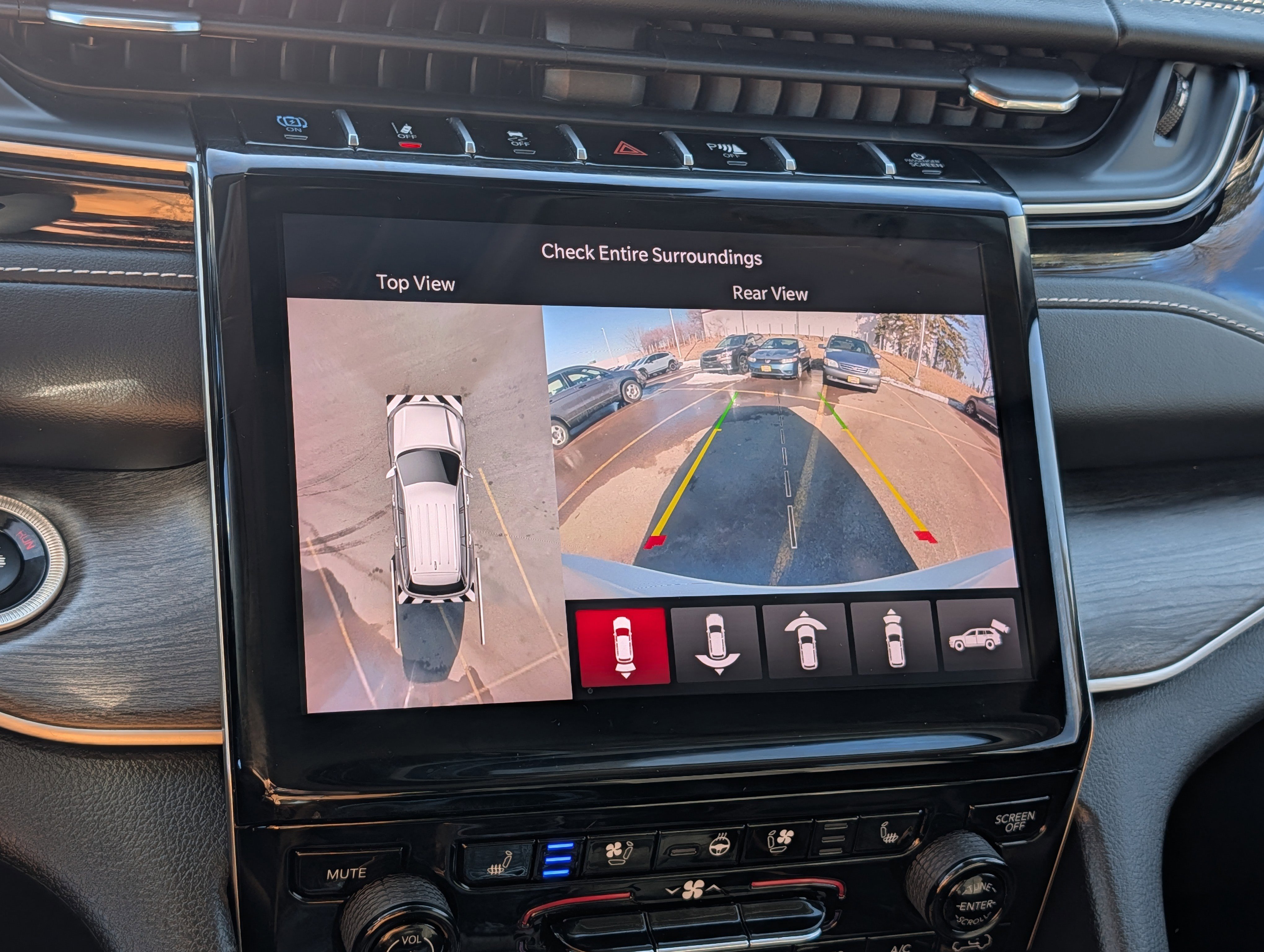 Used 2022 Jeep Grand Cherokee 4WD w/ Luxury Tech Group II image 27