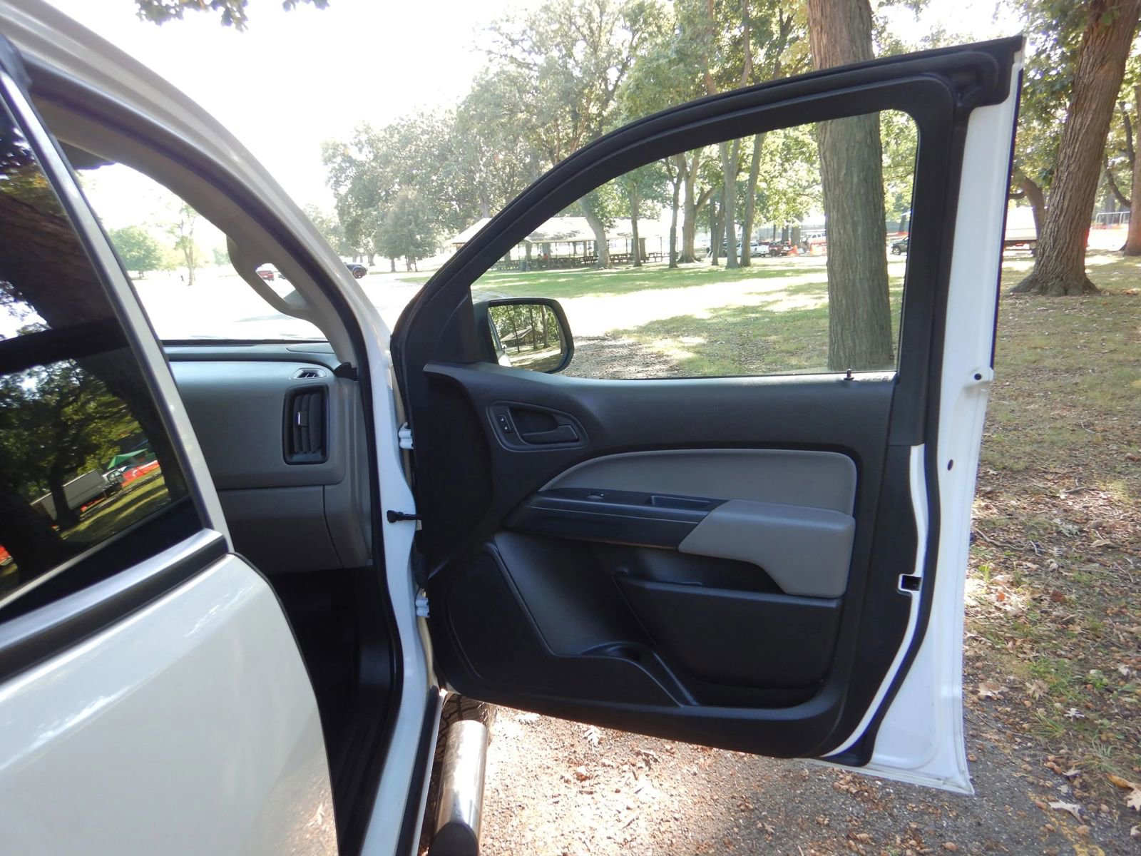 Used 2015 GMC Canyon 4x4 Extended Cab w/ Convenience Package image 18