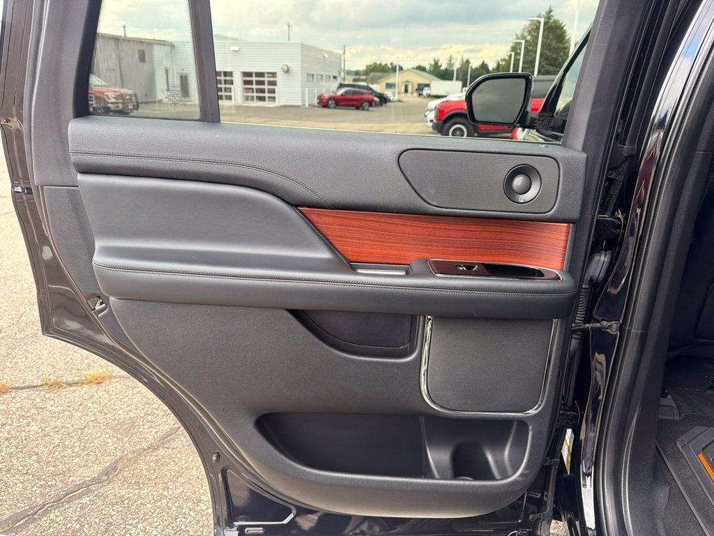 Used 2021 Lincoln Navigator Reserve AWD/4WD image 47