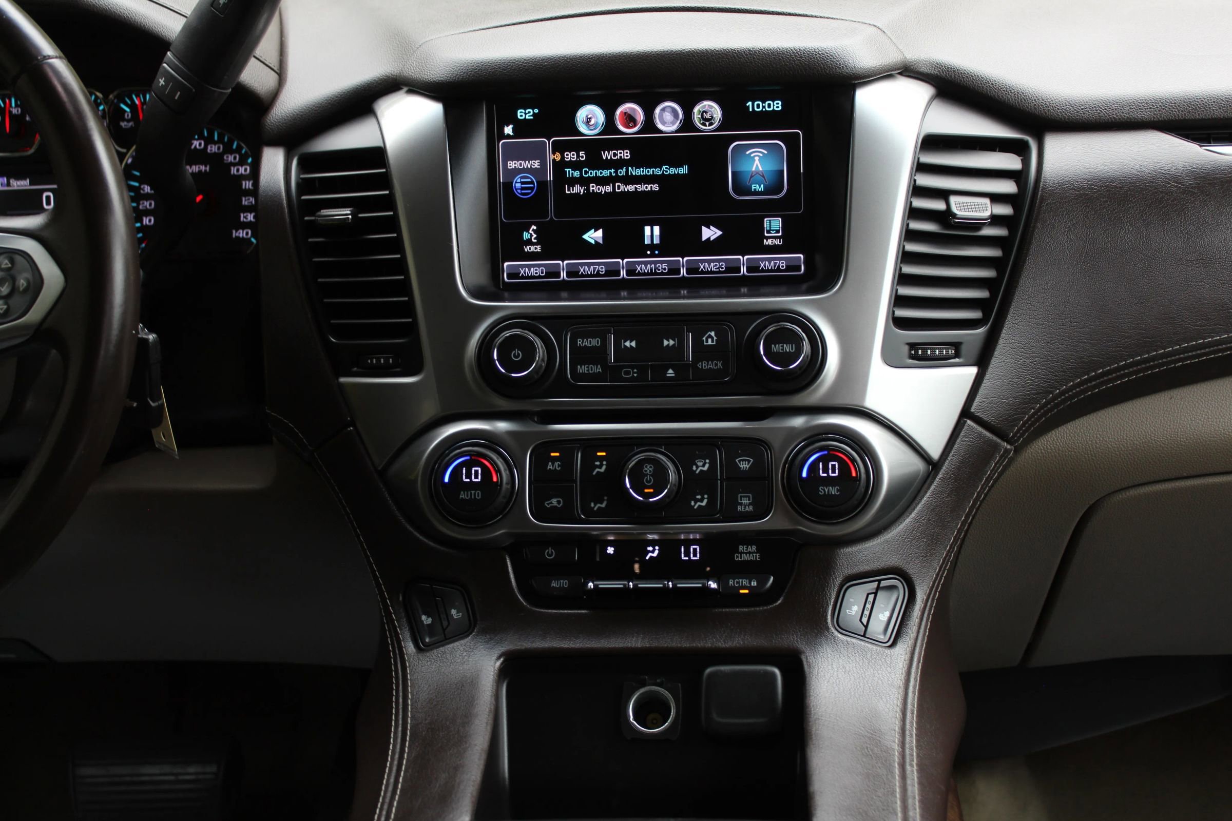 Used 2015 Chevrolet Suburban LT image 22