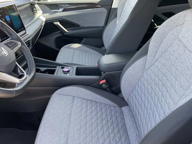Used 2025 Volkswagen Tiguan S image 19