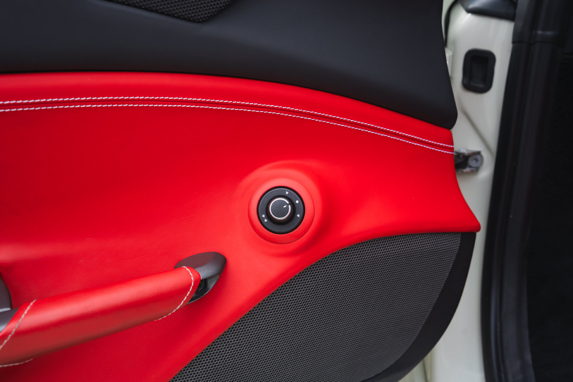 Used 2018 Ferrari 488 Spider RWD image 57