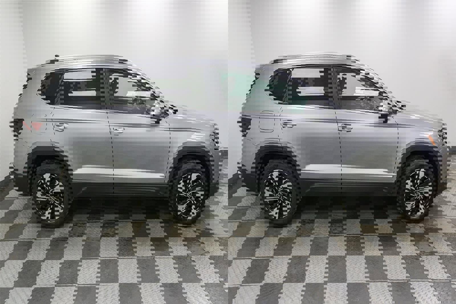 New 2025 Volkswagen Taos SE image 7