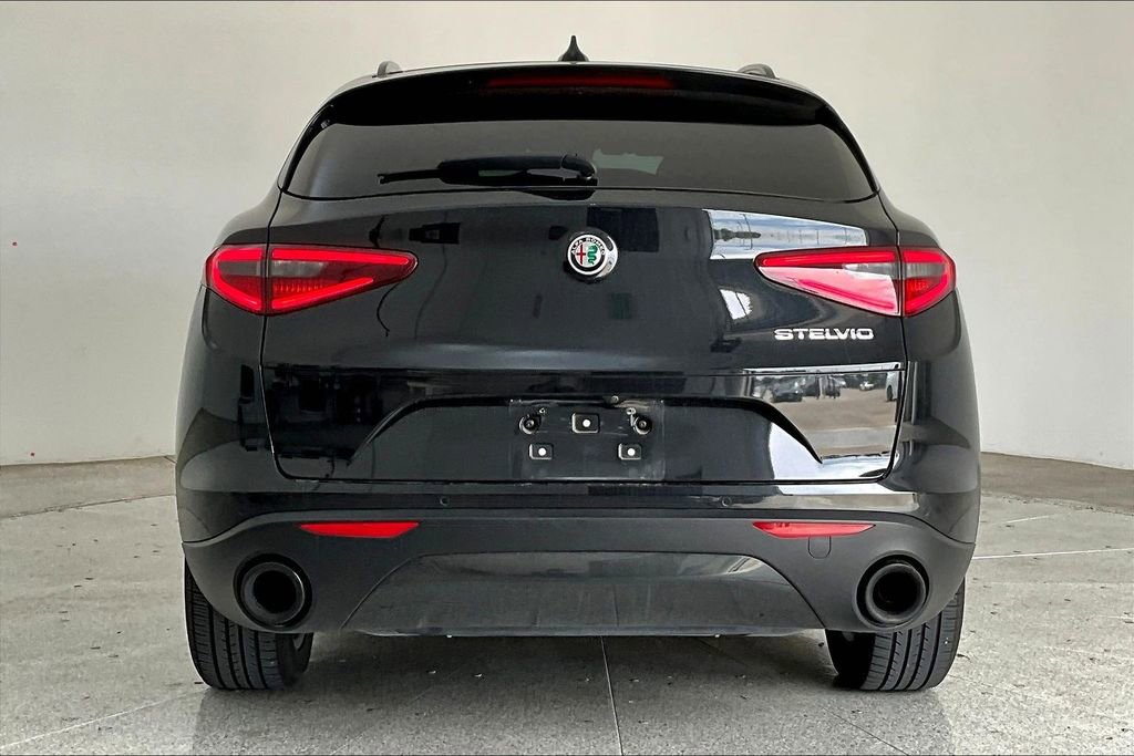 Used 2022 Alfa Romeo Stelvio Sprint image 6